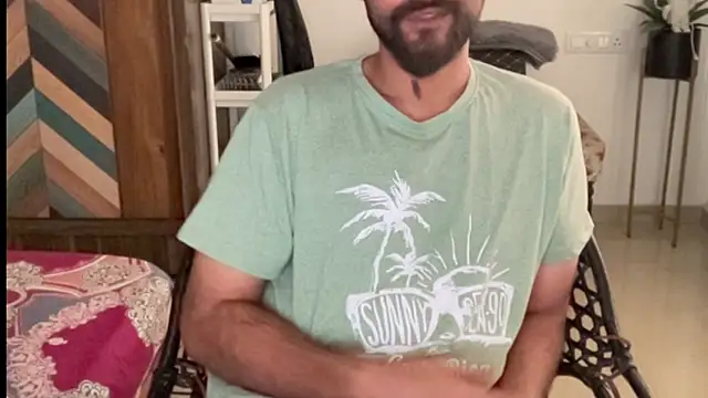 Snapshot of MakeMeAwareAah chatting on 01-08-26, 05:54 MakeMeAwareAah online show from 01-08-26, 05:54