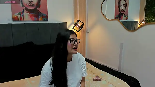 Snapshot of Teffa_bloom chatting on 10-28-25, 02:09 Teffa bloom online show from 10-28-25, 02:09