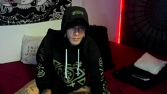 Snapshot of cleoo_jhonny chatting on 11-10-25, 02:10 cleoo jhonny online show from 11-10-25, 02:10