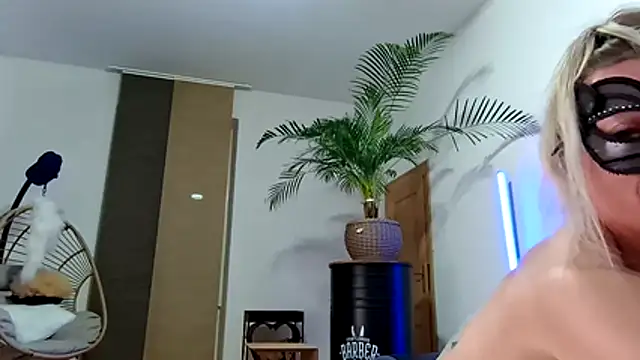 couple mistery online show from 04-18-26, 07:07