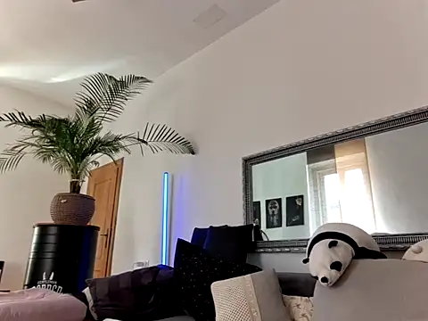 couple mistery online show from 04-19-26, 10:14