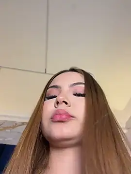 Snapshot of Beella1_ chatting on 05-11-26, 04:04 Beella1 online show from 05-11-26, 04:04