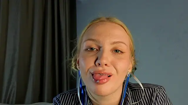 Snapshot of mcdony chatting on 11-08-25, 01:11 mcdony online show from 11-08-25, 01:11