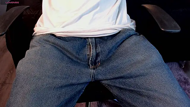 Snapshot of Lil_James chatting on 11-19-25, 08:09 Lil James online show from 11-19-25, 08:09