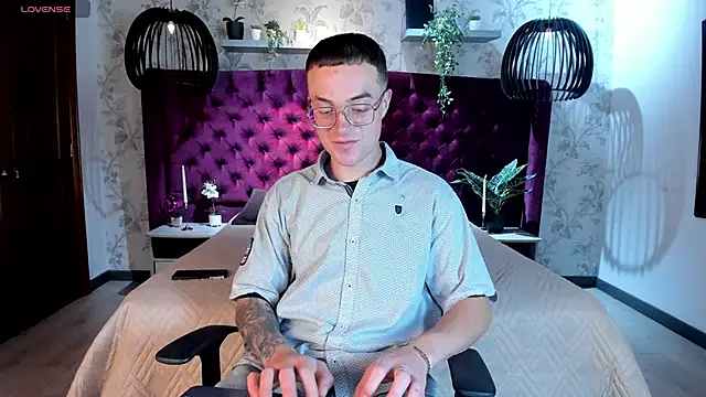 Snapshot of Lil_James chatting on 11-22-25, 06:07 Lil James online show from 11-22-25, 06:07