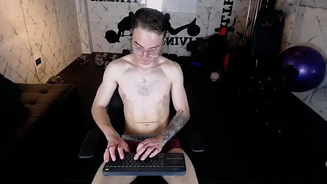 Snapshot of Lil_James chatting on 12-15-25, 08:13 Lil James online show from 12-15-25, 08:13