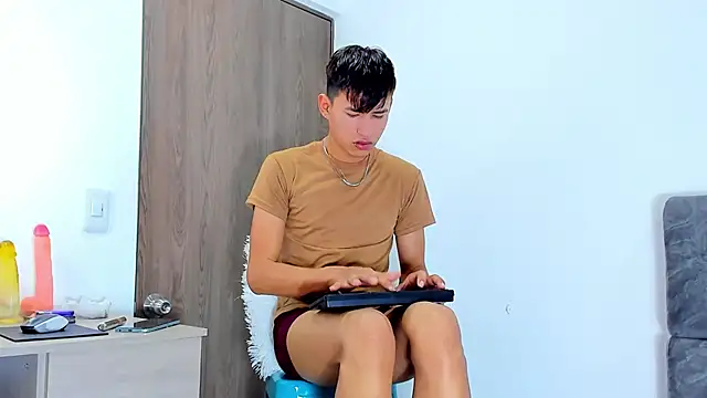 Nicolas Torres  online show from 11-12-25, 04:24