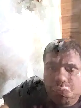 Snapshot of Leon202543 chatting on 10-21-25, 04:51 Leon202543 online show from 10-21-25, 04:51