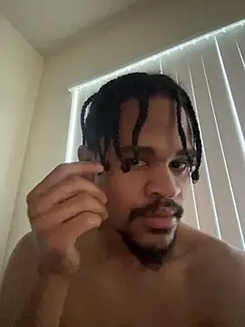 Snapshot of Mrmakeherwet_Tez chatting on 10-22-25, 04:29 Mrmakeherwet Tez online show from 10-22-25, 04:29