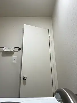 Snapshot of Mrmakeherwet_Tez chatting on 10-25-25, 08:25 Mrmakeherwet Tez online show from 10-25-25, 08:25