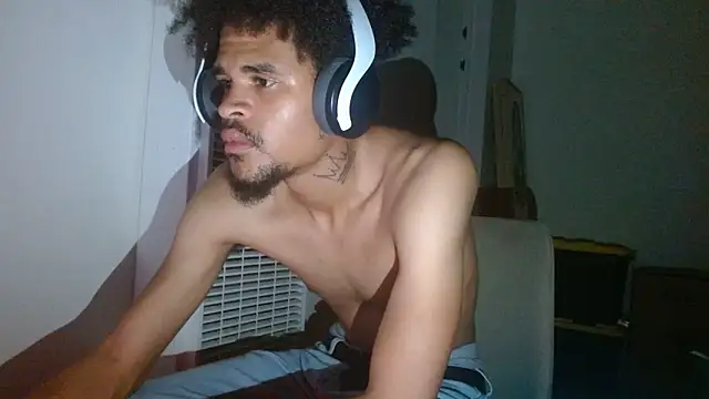 Snapshot of Mrmakeherwet_Tez chatting on 11-24-25, 05:29 Mrmakeherwet Tez online show from 11-24-25, 05:29