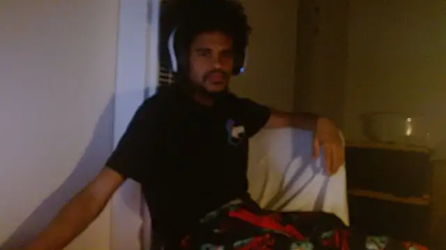 Snapshot of Mrmakeherwet_Tez chatting on 11-25-25, 05:29 Mrmakeherwet Tez online show from 11-25-25, 05:29