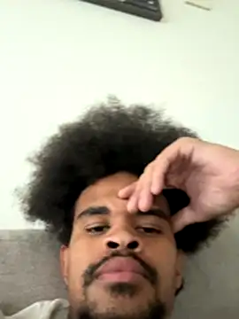 Snapshot of Mrmakeherwet_Tez chatting on 12-05-25, 08:16 Mrmakeherwet Tez online show from 12-05-25, 08:16