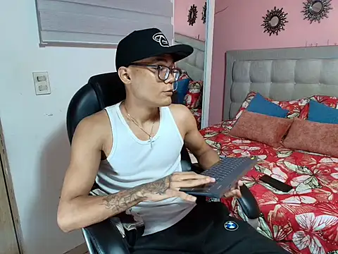 aron big big online show from 10-21-25, 07:36