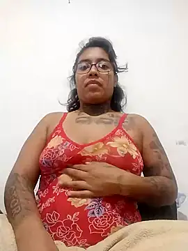 Snapshot of Chicattoo69 chatting on 10-25-25, 04:09 Chicattoo69 online show from 10-25-25, 04:09