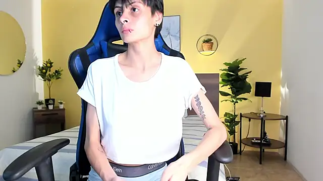 Snapshot of MartinnaGrecco chatting on 10-25-25, 09:20 MartinnaGrecco online show from 10-25-25, 09:20