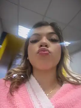 CheekyPeachXXX online show from 06-17-26, 09:16