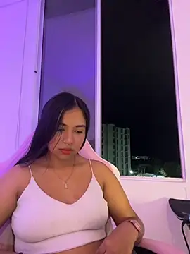 Snapshot of aly_nicols chatting on 10-28-25, 12:36 aly nicols online show from 10-28-25, 12:36