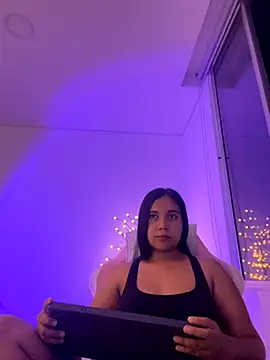 Snapshot of aly_nicols chatting on 11-19-25, 05:51 aly nicols online show from 11-19-25, 05:51