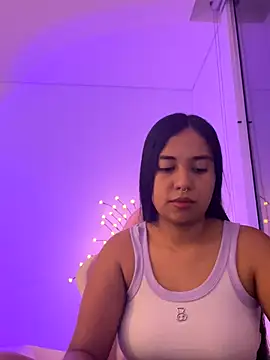 Snapshot of aly_nicols chatting on 11-21-25, 05:17 aly nicols online show from 11-21-25, 05:17