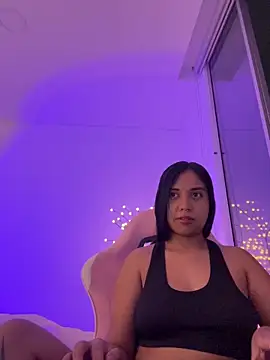 Snapshot of aly_nicols chatting on 11-25-25, 03:28 aly nicols online show from 11-25-25, 03:28