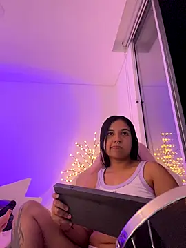 Snapshot of aly_nicols chatting on 12-14-25, 01:55 aly nicols online show from 12-14-25, 01:55