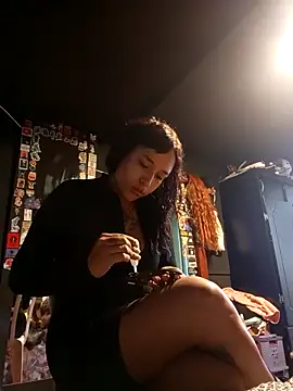 Isis Bathory online show from 12-22-25, 01:30