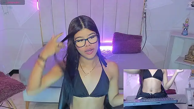 Snapshot of Sidney_Brownn chatting on 10-31-25, 11:06 Sidney Brownn online show from 10-31-25, 11:06