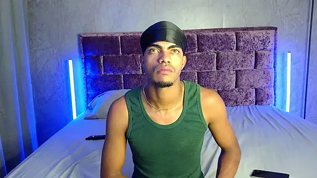Snapshot of richardd2212 chatting on 06-14-26, 03:30 richardd2212 online show from 06-14-26, 03:30