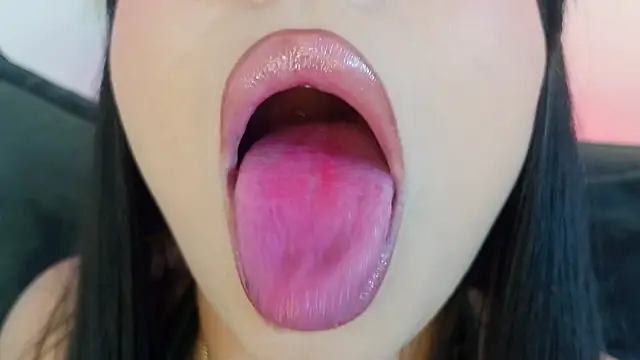 Snapshot of mia_roux1 chatting on 04-24-26, 11:29 mia roux1 online show from 04-24-26, 11:29