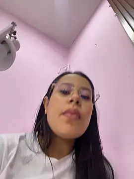 Snapshot of PaulaCruz01 chatting on 02-12-26, 07:53 PaulaCruz01 online show from 02-12-26, 07:53