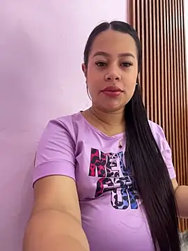 Snapshot of PaulaCruz01 chatting on 02-14-26, 06:59 PaulaCruz01 online show from 02-14-26, 06:59