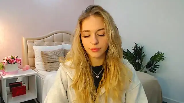 sassy cutie online show from 10-22-25, 06:02