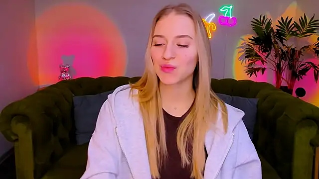 sassy cutie online show from 11-17-25, 06:08