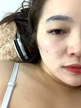 Snapshot of helo-kitty chatting on 10-31-25, 08:48 helo-kitty online show from 10-31-25, 08:48