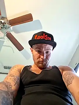 Snapshot of DadDDick925 chatting on 10-23-25, 10:52 DadDDick925 online show from 10-23-25, 10:52