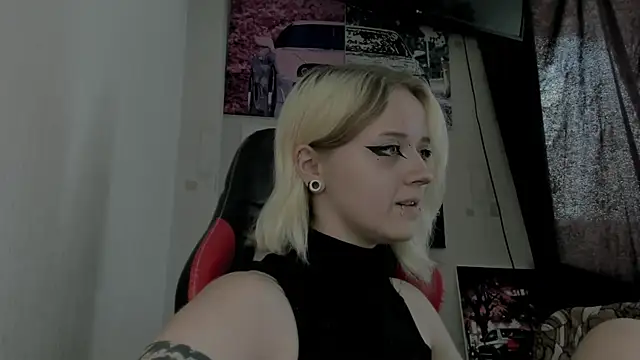 Snapshot of Holy_Mistress_S chatting on 07-07-26, 07:56 Holy Mistress S online show from 07-07-26, 07:56