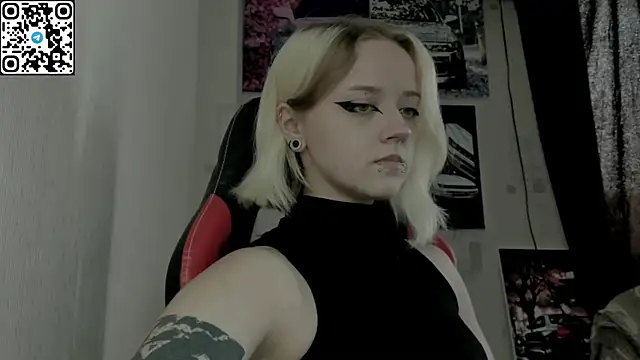 Snapshot of Holy_Mistress_S chatting on 07-12-26, 08:27 Holy Mistress S online show from 07-12-26, 08:27