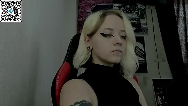 Snapshot of Holy_Mistress_S chatting on 07-14-26, 08:08 Holy Mistress S online show from 07-14-26, 08:08