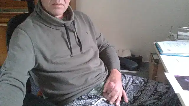 Lutzi1970 online show from 11-18-25, 09:47