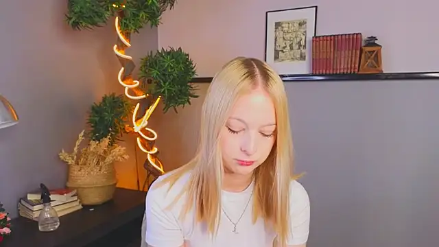 YungLyssy online show from 11-18-25, 03:23