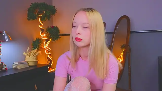 YungLyssy online show from 12-16-25, 04:17