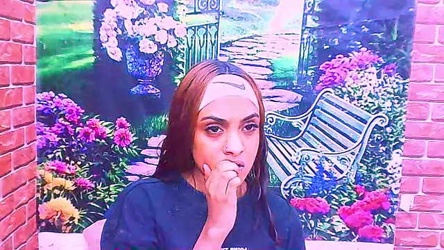 Snapshot of IndianPretty1 chatting on 11-21-25, 05:28 IndianPretty1 online show from 11-21-25, 05:28