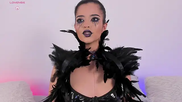 Snapshot of Sophie_Duarte chatting on 10-31-25, 11:17 Sophie Duarte online show from 10-31-25, 11:17