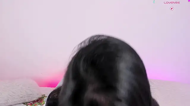 Snapshot of Sophie_Duarte chatting on 12-15-25, 05:23 Sophie Duarte online show from 12-15-25, 05:23