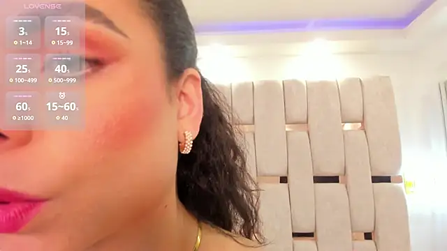 agatha mendoza  online show from 10-29-25, 04:31