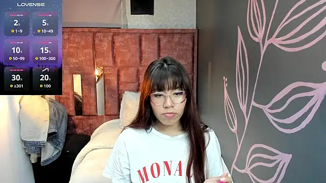 Chloe  Brooks  online show from 10-22-25, 08:41