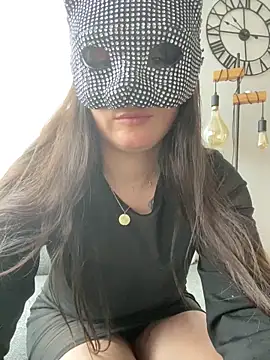  isadora online show from 02-18-26, 09:49