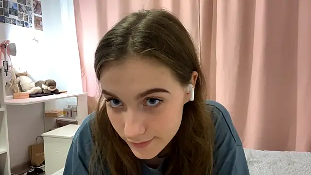 Kira Sanders online show from 10-28-25, 05:04