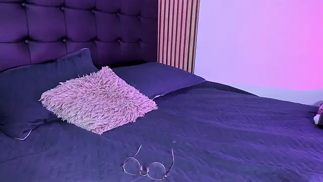 Scarlet DLuce online show from 10-31-25, 05:58